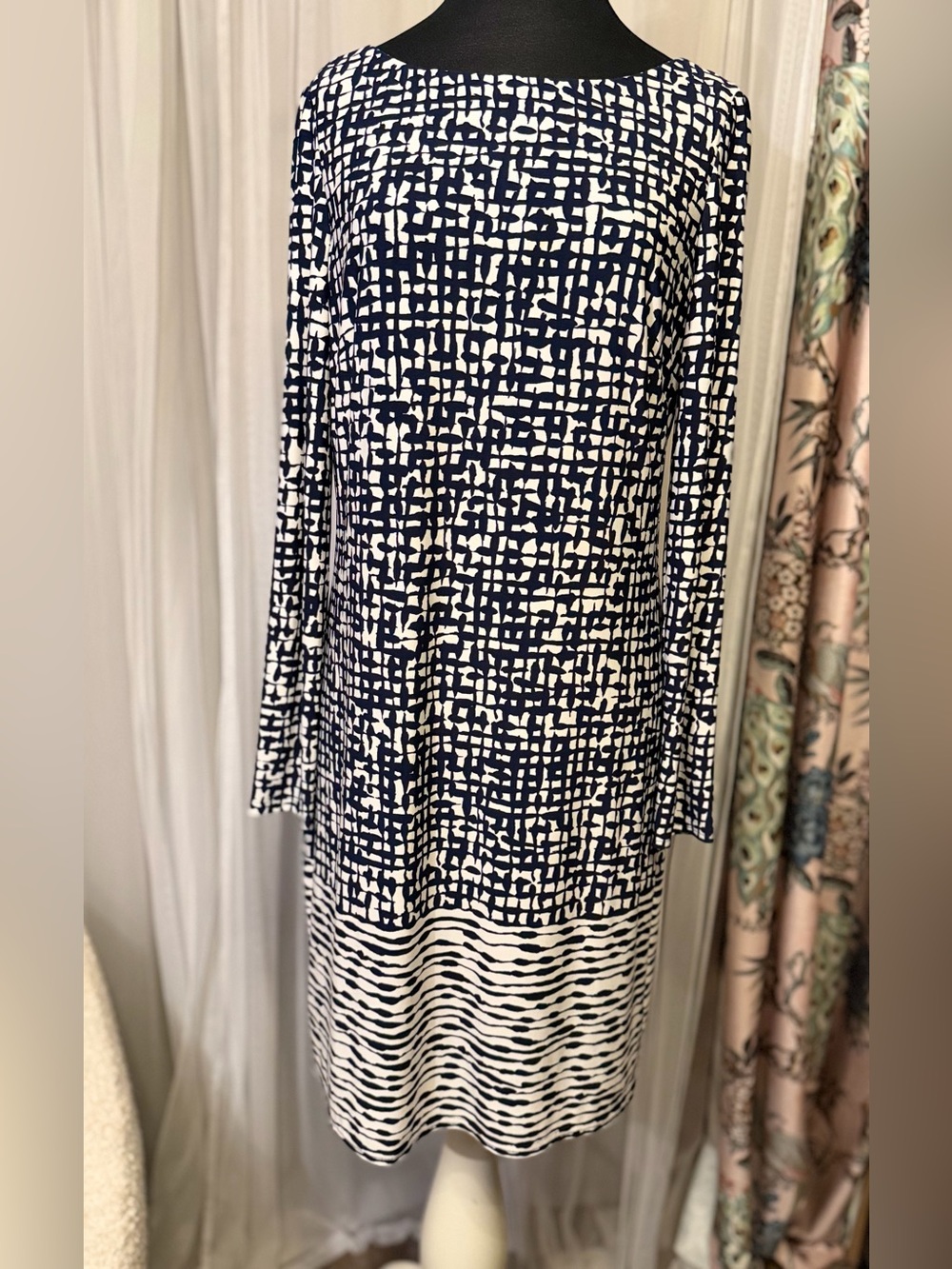 Vince Camuto Navy and White Long-Sleeve Patterned Shift Dress